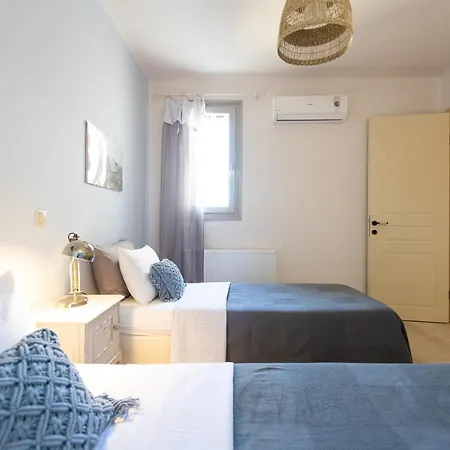 - Private Pool - Access Parasporos