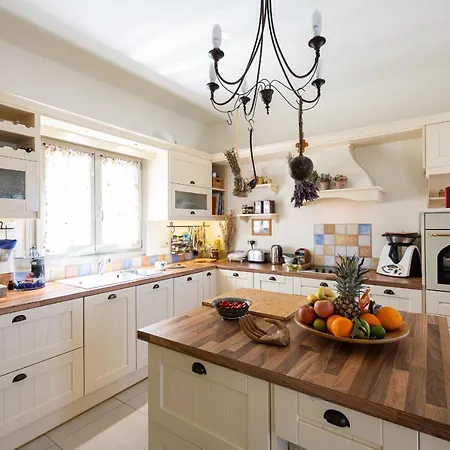 - Private Pool - Access Villa Parasporos