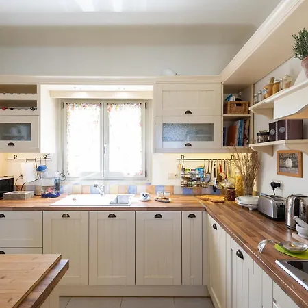 - Private Pool - Access * Parasporos