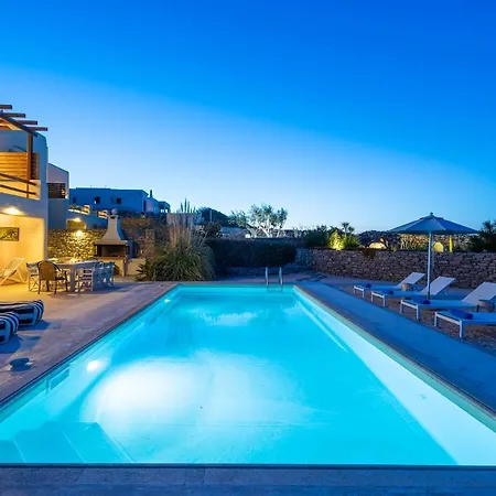 - Private Pool - Access * Parasporos