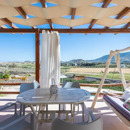 - Private Pool - Access * Parasporos