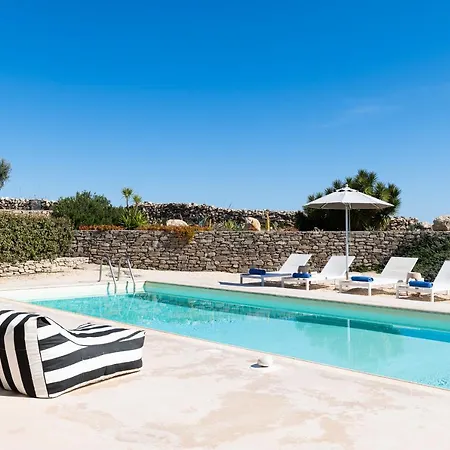 - Private Pool - Access Villa Parasporos