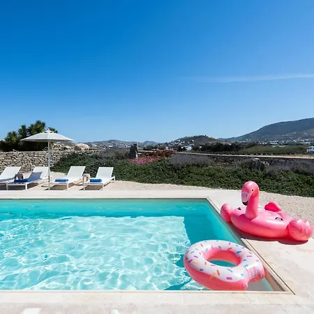 - Private Pool - Access Villa Parasporos