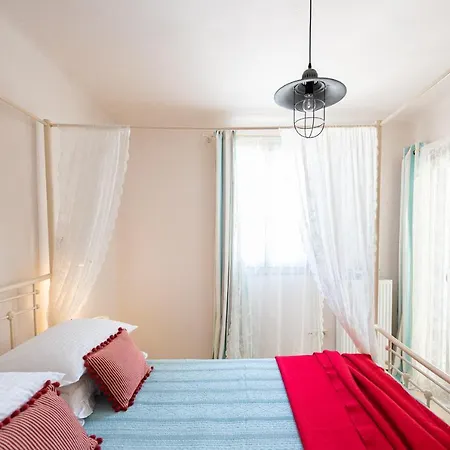 - Private Pool - Access Villa Parasporos