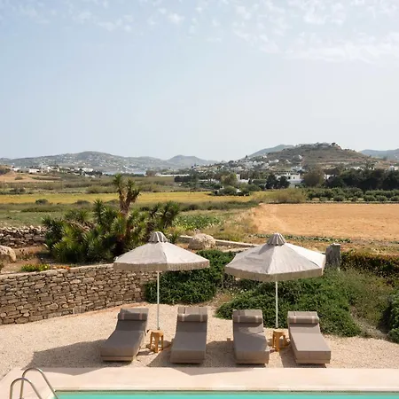 - Private Pool - Access Villa Parasporos