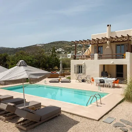 - Private Pool - Access * Parasporos