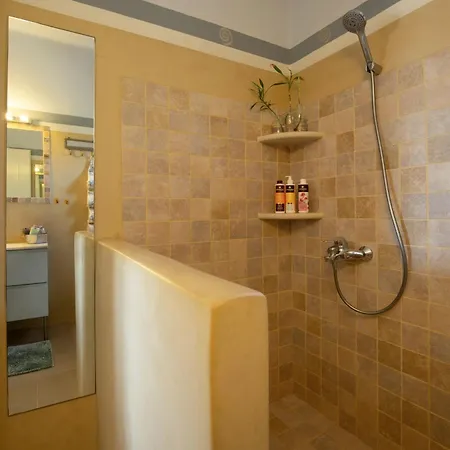 - Private Pool - Access * Parasporos
